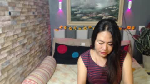 Snapshot of destinyrosexx chatting on 1, 11, 2025 Rose online show from 1, 11, 2025