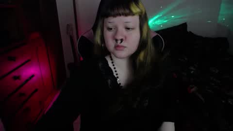 Snapshot of destroyall420 chatting on 18, 1, 2026 Lola Bdsm and fries online show from 18, 1, 2026