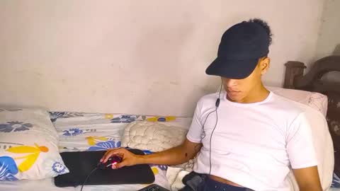 Snapshot of deus_steim chatting on 4, 12, 2025 deus_steim online show from 4, 12, 2025