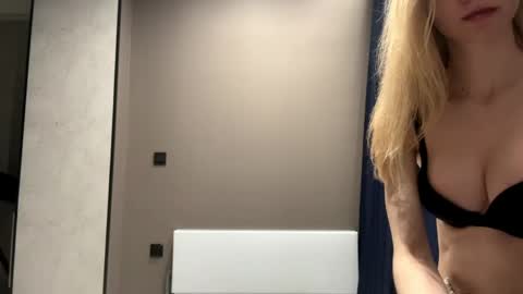 dewdropdoll online show from 25, 4, 2026