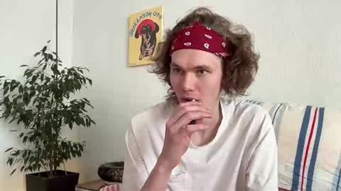 Snapshot of di_n_alex chatting on 5, 2, 2026 Di Alex online show from 5, 2, 2026