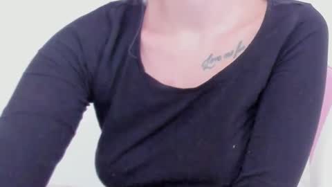 Snapshot of diamond_ava_ chatting on 6, 1, 2025 Thea online show from 6, 1, 2025