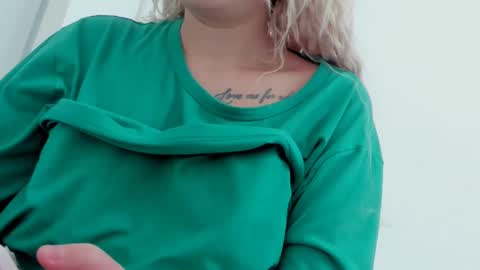 Snapshot of diamond_ava_ chatting on 8, 1, 2025 Thea online show from 8, 1, 2025