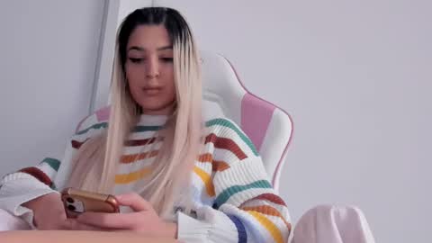 Snapshot of diamond_ava_ chatting on 30, 1, 2025 Thea online show from 30, 1, 2025