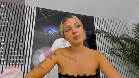 Snapshot of diamond_ava_ chatting on 16, 9, 2025 Thea online show from 16, 9, 2025