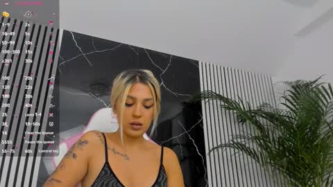 Snapshot of diamond_ava_ chatting on 17, 9, 2025 Thea online show from 17, 9, 2025