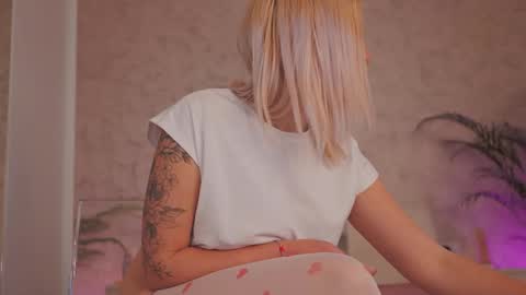 Snapshot of diamond_ava_ chatting on 7, 3, 2026 Thea online show from 7, 3, 2026