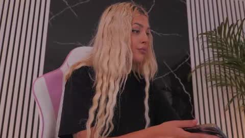 Snapshot of diamond_ava_ chatting on 26, 6, 2026 Thea online show from 26, 6, 2026