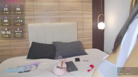 Camila and Megan online show from 12, 4, 2026