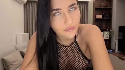 Snapshot of diamondpixie chatting on 6, 10, 2025 Iris online show from 6, 10, 2025