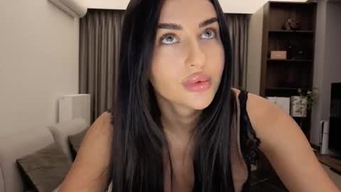 Snapshot of diamondpixie chatting on 27, 10, 2025 Iris online show from 27, 10, 2025