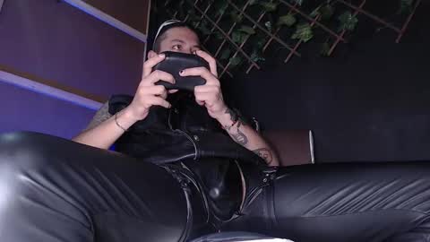 DICAPRIO online show from 10, 10, 2025