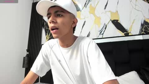 dikey_18 online show from 11, 1, 2025