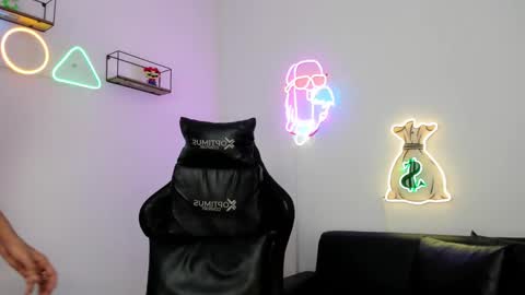 dikey_18 online show from 10, 3, 2025