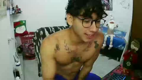 Snapshot of dillom420 chatting on 17, 12, 2025 dillom420 online show from 17, 12, 2025