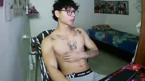 Snapshot of dillom420 chatting on 23, 12, 2025 dillom420 online show from 23, 12, 2025