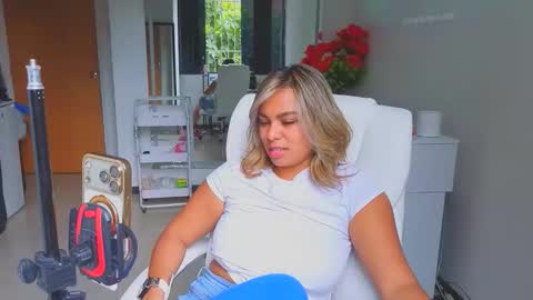 diosadeluniverso_ online show from 10, 4, 2026