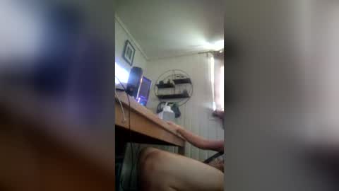Snapshot of dirkdigglerofficial chatting on 4, 7, 2026 dirkdigglerofficial online show from 4, 7, 2026