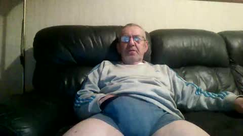 Snapshot of discovery63 chatting on 3, 11, 2025 discovery63 online show from 3, 11, 2025