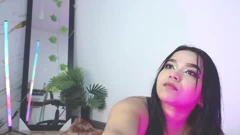 disyamil_pineda online show from 10, 6, 2026