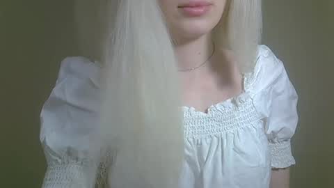 DitaMilton online show from 28, 10, 2025