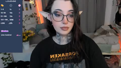 dixipixi_ online show from 21, 9, 2025