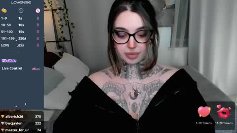 dixipixi_ online show from 23, 4, 2026