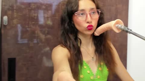 Bella  online show from 1, 2, 2025