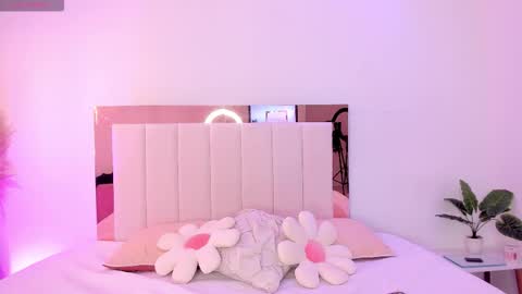 doll_isa_ online show from 13, 3, 2026