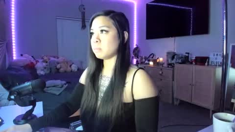 Snapshot of dolllface chatting on 11, 3, 2025 DOLLLFACE online show from 11, 3, 2025