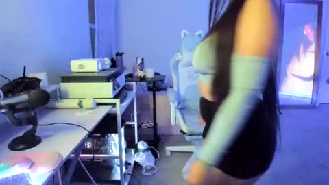 Snapshot of dolllface chatting on 19, 9, 2025 DOLLLFACE online show from 19, 9, 2025