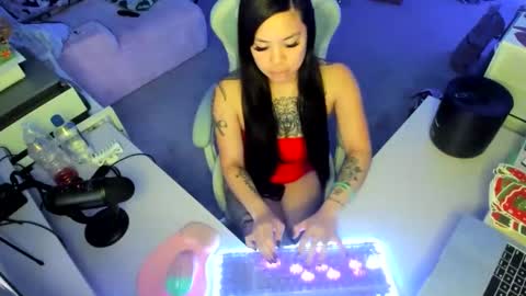 Snapshot of dolllface chatting on 17, 12, 2025 DOLLLFACE online show from 17, 12, 2025