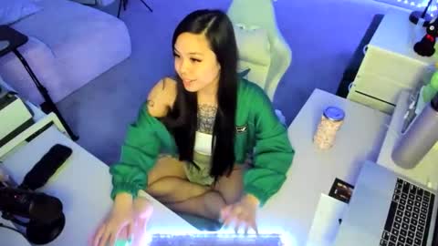 Snapshot of dolllface chatting on 1, 2, 2026 DOLLLFACE online show from 1, 2, 2026