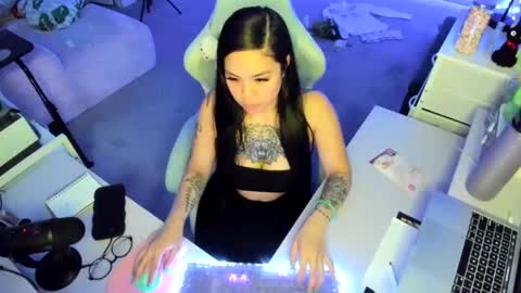 Snapshot of dolllface chatting on 3, 2, 2026 DOLLLFACE online show from 3, 2, 2026