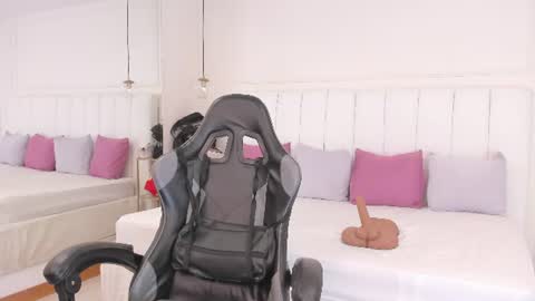 Snapshot of dolly_walker chatting on 9, 6, 2026 dolly walker online show from 9, 6, 2026