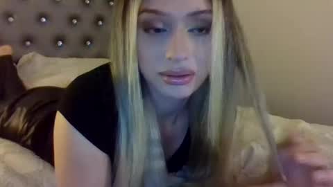 Marissa Rae online show from 12, 11, 2025