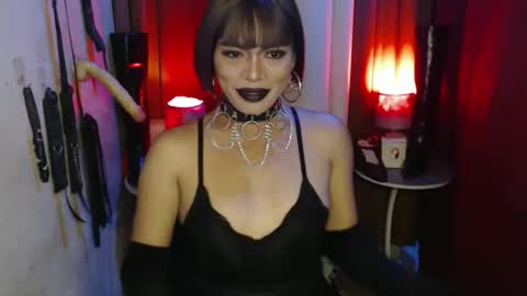Snapshot of dominantrix_diannaxxx chatting on 11, 11, 2025 diana online show from 11, 11, 2025