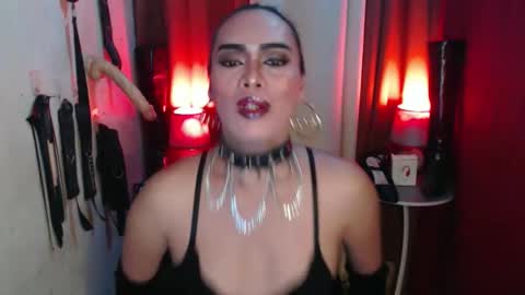 Snapshot of dominantrix_diannaxxx chatting on 30, 11, 2025 diana online show from 30, 11, 2025