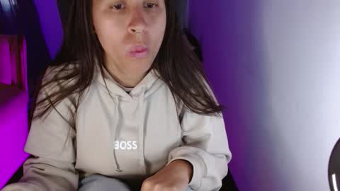   online show from 1, 12, 2025