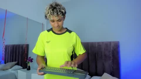 Dominick  online show from 18, 2, 2025