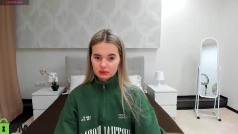 Donna On GMT2 Mon-Fri 3-9 AM online show from 23, 11, 2025