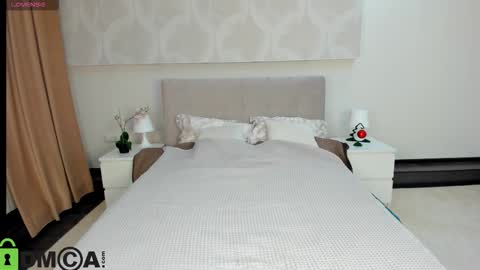 Donna On GMT2 Mon-Fri 3-9 AM online show from 28, 11, 2025