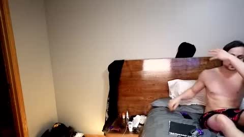 Snapshot of dontlookatus chatting on 1, 2, 2026 money makes her wet online show from 1, 2, 2026