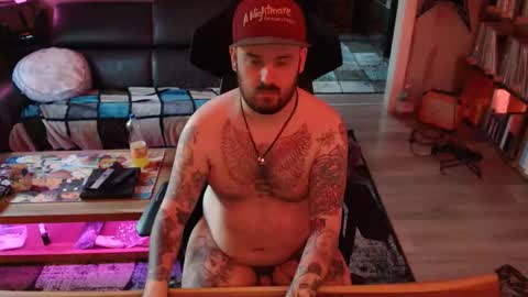 doomsy_minatozaki online show from 25, 4, 2026