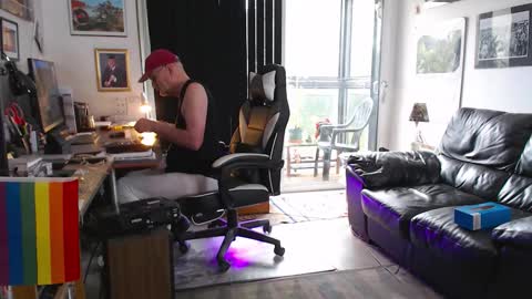 Snapshot of dopeleaf2 chatting on 2, 10, 2025 dopeleaf2 online show from 2, 10, 2025