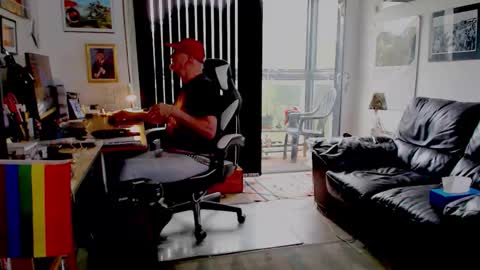 Snapshot of dopeleaf2 chatting on 9, 10, 2025 dopeleaf2 online show from 9, 10, 2025