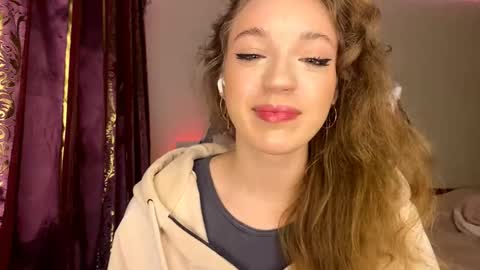 Snapshot of dorenenealey chatting on 22, 11, 2025 Alisa online show from 22, 11, 2025