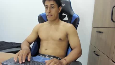 Snapshot of dorman_boy chatting on 4, 11, 2025 dorman_boy online show from 4, 11, 2025