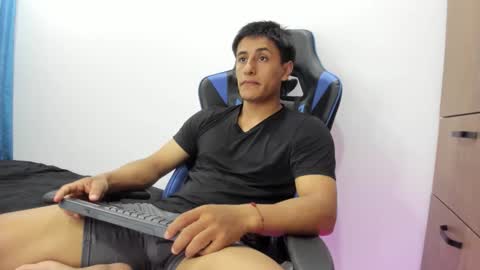 Snapshot of dorman_boy chatting on 7, 11, 2025 dorman_boy online show from 7, 11, 2025