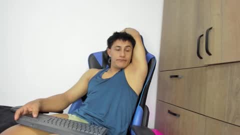 Snapshot of dorman_boy chatting on 28, 11, 2025 dorman_boy online show from 28, 11, 2025